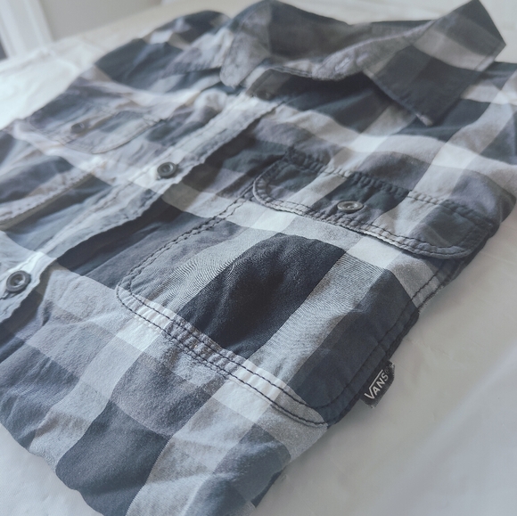 Van's Men's Short Sleeve Collared Button Up Shirt, Gray Plaid, Size M. - Picture 10 of 11